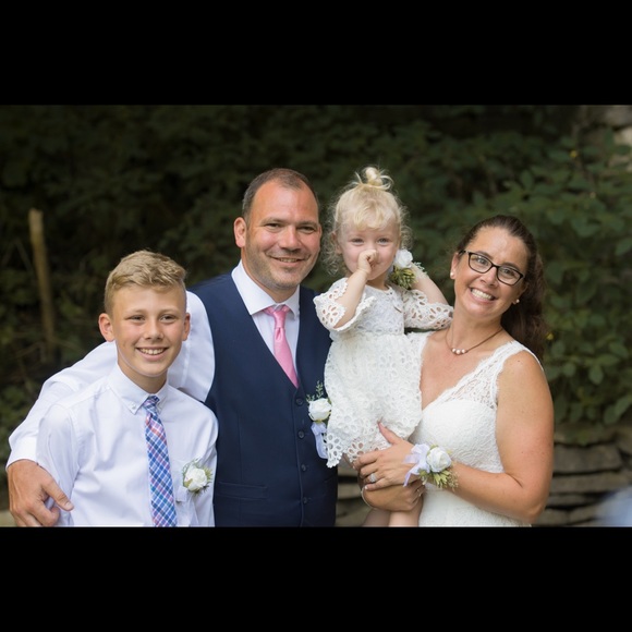 Meet your Poshers, Amy & Chris Henry! We ❤️ A&F - Picture 2 of 5